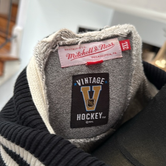 Philadelphia Flyers Grey Mitchell & Ness French Terry Vintage Sweatshirt. - Picture 6 of 6